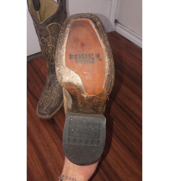 Corral Boots - Picture 4 of 4